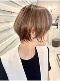 白髪ぼかしハイライト　ショートカット