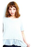 ほつれウェーブの耳かけハイトーンミディロブ