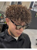 イーラ アメ村店(era)&nbsp;バロックパーマ　ツイストスパイラル眉カットメンズパーマ