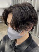 毛流れスパイラルパーマセンターパートビジネスヘア刈り上げ黒髪