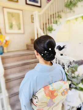 美容室 ティンカーベル きれいめシニヨンヘア