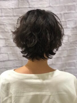 ミーティア バイ クアトロ(Meteor By QUATRO) ショートパーマスタイル