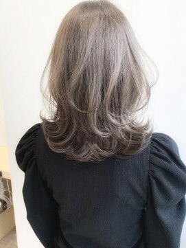 ウェイズ トウキョウ(Ways TOKYO) "ハイライトで作る【魔法のプラチナ】8トーンカラー★" YUI