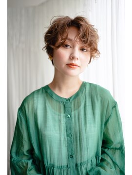 マグノリア オモテサンドウ(MAGNOLiA Omotesando) ボリュームショートカールパーマ・・・HINATA