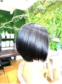 ショートボブ・前下がり・ストレート