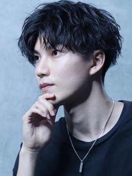 コンフィデンス メンズヘアー(confidence MEN'S HAIR) 刈上げ前下がりセンターパート スパイラルパーマ