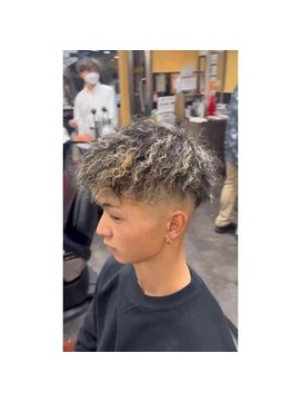 ヘアーエステ グランツエッセ(hair esthe GlanzEsse) ツイストスパイラル金メッシュ