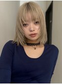 ブリーチ/アッシュベージュ/顔まわりレイヤー