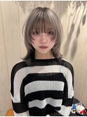 ホワイトシルバーデザインカラーインナーカラーウルフカット