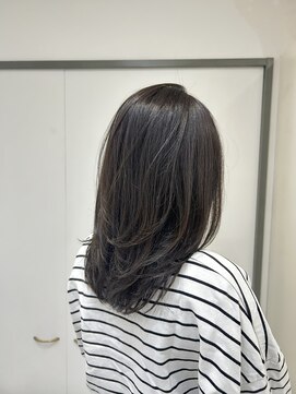 アイズ 横浜(IS) オリーブベージュ/レイヤーカット/横浜