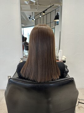 カーキベージュ