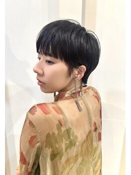 プール(POOL)の写真/【京橋/徒歩2分】お手入れ簡単、だけどシルエットが綺麗。一人ひとりの"似合う"を見極めた小顔ショートに◆