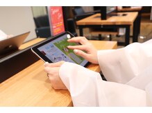 【サービス】全席iPad導入で雑誌や動画が見放題！ドリンクサービスと合わせて待ち時間もリラックス♪