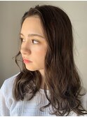セミロングにナチュラルブラウンでふんわり柔らかい印象に