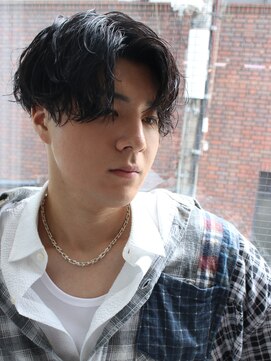 クワトロ オム 大阪梅田(QUATTRO HOMME) 前下りセンターパート