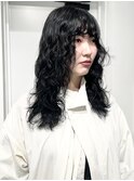 レイヤーロング黒髪パーマネビージュレイヤーカット小顔