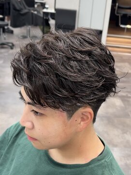 メンズサロンドットリアン(dot. lien) フェザーパーマセンターパート毛流れパーマメンズパーマ