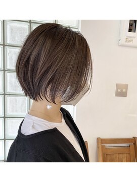 カウチ(Kauti) ショートボブ　ハイライトカラー