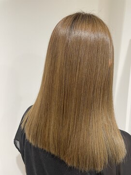 デュッカダブリュー(Duka W) 軽めスタイルのワンレングス