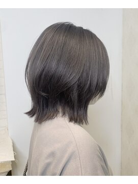 シュウ(shu) レイヤーボブ/シルバーカラー