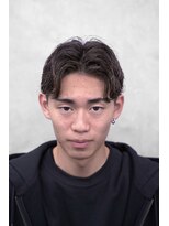 クロムトウキョウ ザ バーバー ネオン 新宿店(CHROM TOKYO the Barber ne/on) センターパート×フェザーパーマ