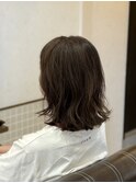 抜け感ブラウンベージュ×ふんわりボブ