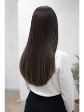 「縮毛矯正＝傷む」はもう終わり。ダメージを抑えて叶える柔らかい縮毛矯正（髪質改善）