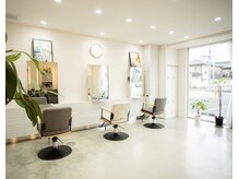 ユウ(Yuu-)の雰囲気(光が差し込む明るい店内で過ごしやすい空間です。)