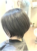 暗髪グレーショート
