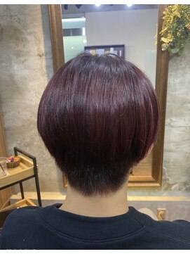 シェルビー 新宿(SHELBe) 刈り上げセンターパート×レッドブラック[新宿/白髪染め]