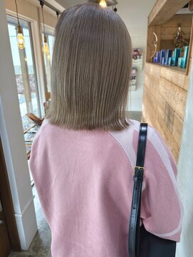 ルームスヘアー(Rooms Hair) ハイトーンシルバーベージュ