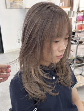 ウル 岡山駅店(ULu.) ミルクティーベージュインナーカラーレイヤーカット岡山20代