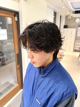 デバイス バイ フレイムス 越谷(DEVICE by Frames) 越谷 メンズパーマ｜シャドウパーマ×センターパート