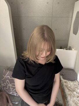 ウニュ(unu.) ブリーチ2回以上ミルクティベージュ、ハッシュカット、レイヤー