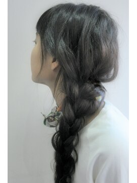 ヘアーサロン サボイア ウィズ ドッグ(SAVOIA with DOG) ロングラフ編み込みアレンジ