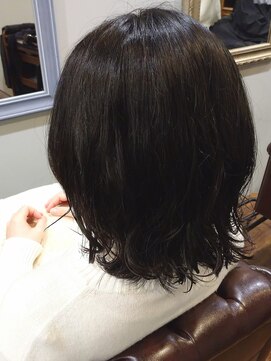 ウィーク 梅田(UiiC) レイヤーボブの軽やかラフウェーブ