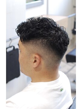 ハングアウト(Hangout) バーバースタイル/フェードカット/フェザーアップ/メンズパーマ