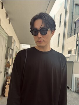 イー(E) 90s漂うセンターパート