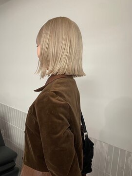 ステン(sten) ブロンドヘア/ハイトーンボブ/ミルクティーベージュ/ブリーチ