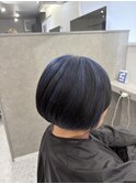 ブルー×ブラックのルーツカラー