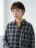 キビト(kibito)&nbsp;短めバングオン眉ショート耳かけマッシュ女子20代30代40代