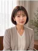朝のセットが楽になるショートスタイル。