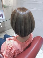 エム インターナショナル 春日部本店(EMU international)&nbsp;ハイライトたっぷりのオリーブベージュカラー