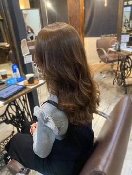 エミュー(emue) 【艶感★ヨシンモリ】韓国 髪型 大人可愛いウェーブ巻き髪