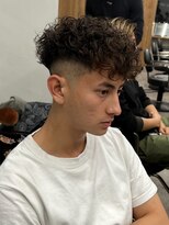 エルマーク(L-MARK)&nbsp;スペインカールスパイラルパーマツイストパーマフェード短髪