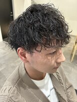 ヒュイル バイ ニアウ(Hwyl by Niau) メンズマッシュパーマ波巻スパイラルパーマニュアンスパーマ眉毛