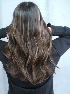 マリアナ(Mariana) ハイライトショートヘアレイヤーカットダブルカラー