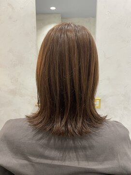 フォンド(fond) ［新栄/栄］白髪ぼかしカラー・外はねボブ