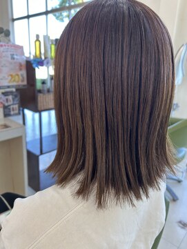 シュウ 西尾店(Shu) ブラウンベージュ