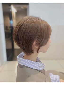 ロハスバイケンジ(LOHAS by KENJE) ブリーチなしミルクティーベージュ×ショートボブ